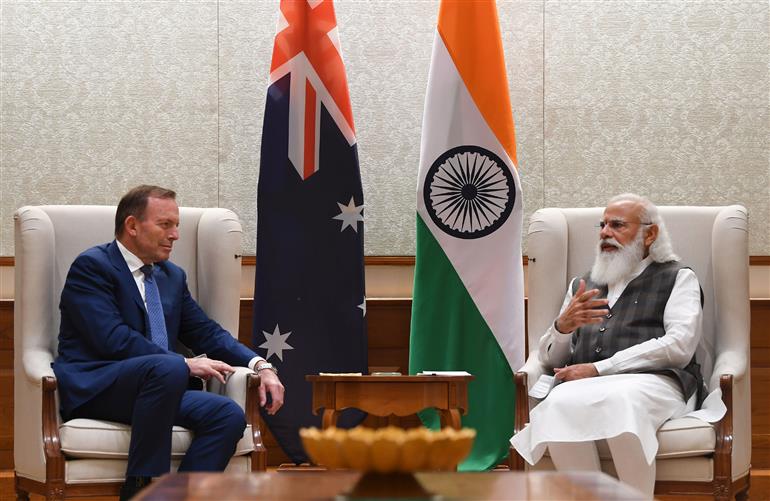 प्रधानमंत्री  मोदी और भारत के लिए ऑस्ट्रेलियाई प्रधानमंत्री के विशेष व्यापार दूत टोनी एबट की बैठक