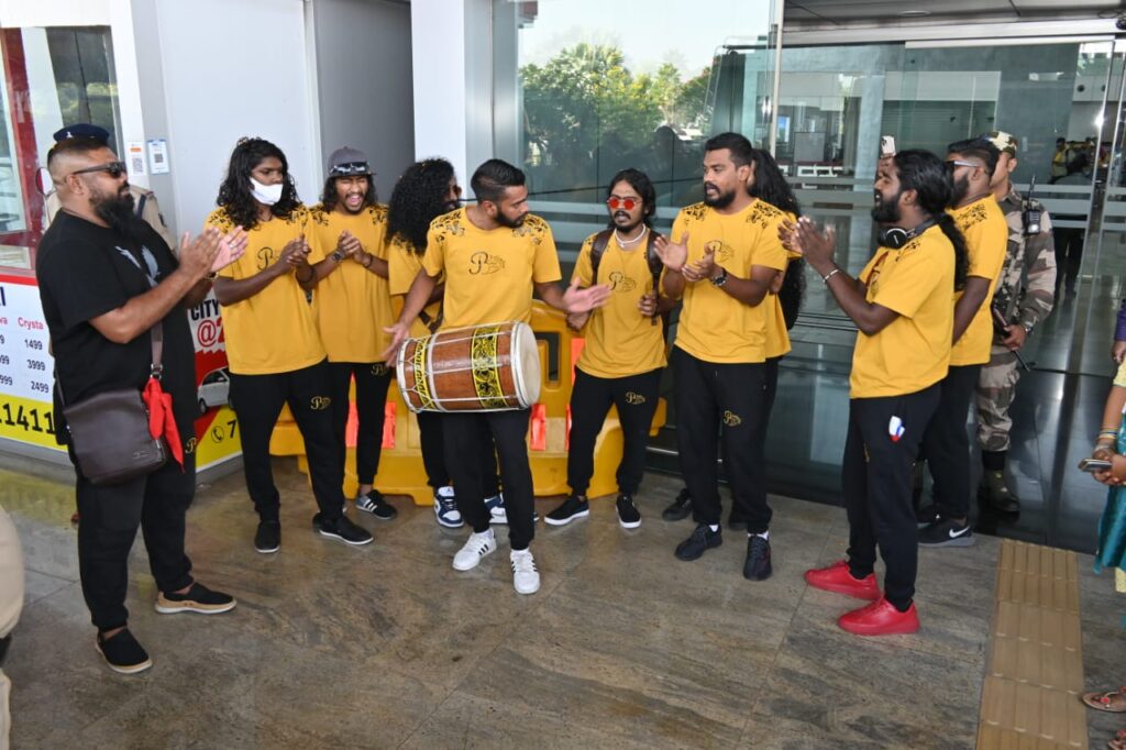 सर्बिया, इंडोनेशिया और मालदीव के नृतक दल राष्ट्रीय आदिवासी नृत्य महोत्सव में शामिल होने  राजधानी रायपुर पहुंचे