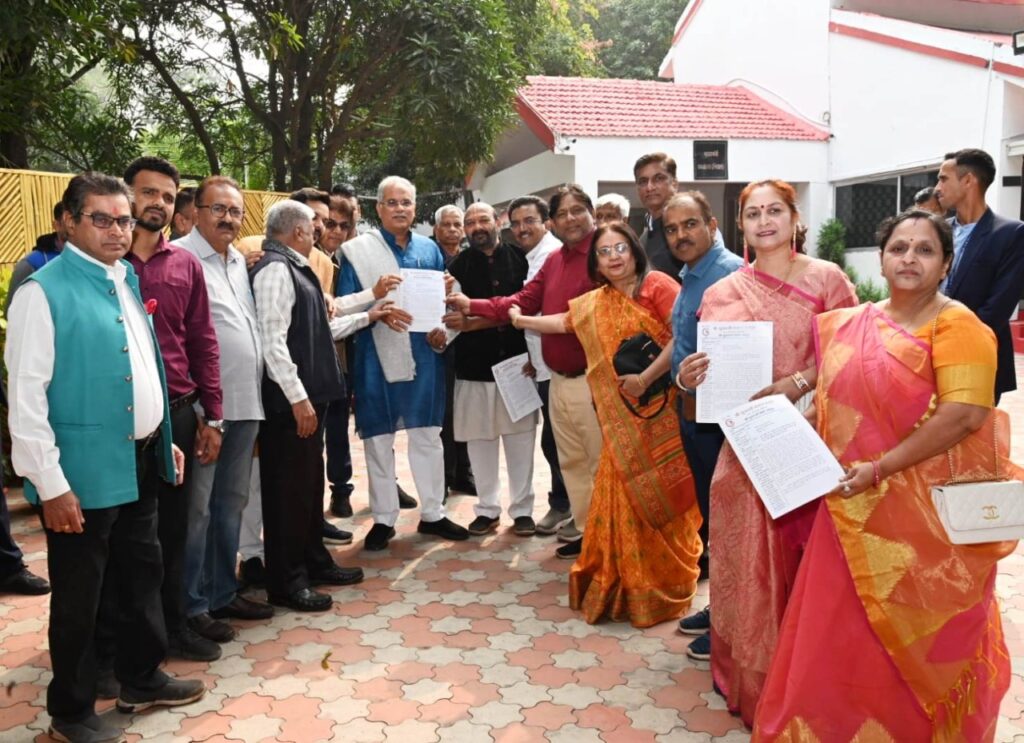 मुख्यमंत्री  भूपेश बघेल से गुजराती समाज रायपुर के प्रतिनिधि मंडल ने की सौजन्य मुलाकात