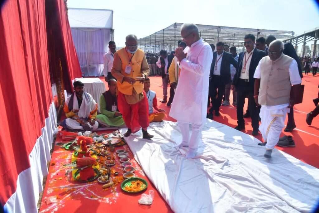 मुख्यमंत्री ने तपेश्वर महादेव मंदिर में  पूजा अर्चना कर प्रदेश की खुशहाली के लिए मांगा आशीर्वाद