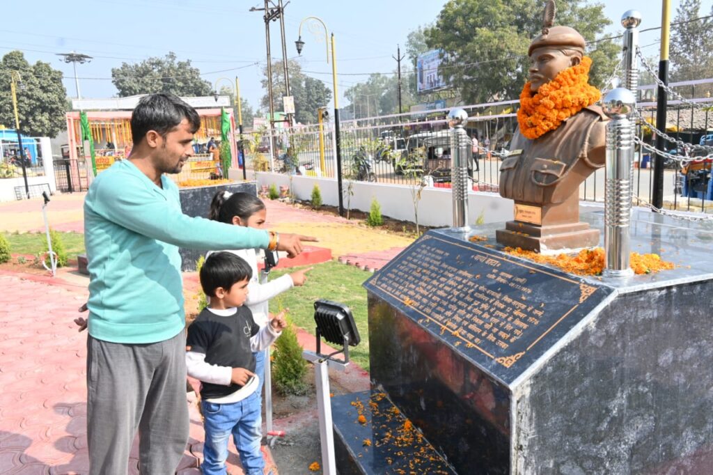 मुख्यमंत्री भूपेश बघेल ने बलरामपुर में राज्य के पहले शहीद पार्क का किया लोकार्पण