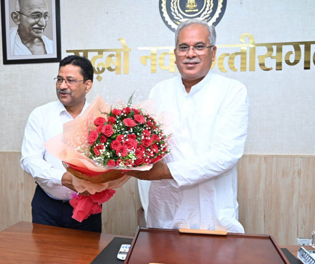 मुख्यमंत्री भूपेश बघेल को छत्तीसगढ़ यूथ साइंटिस्ट कांग्रेस के आयोजन में आने का दिया न्यौता