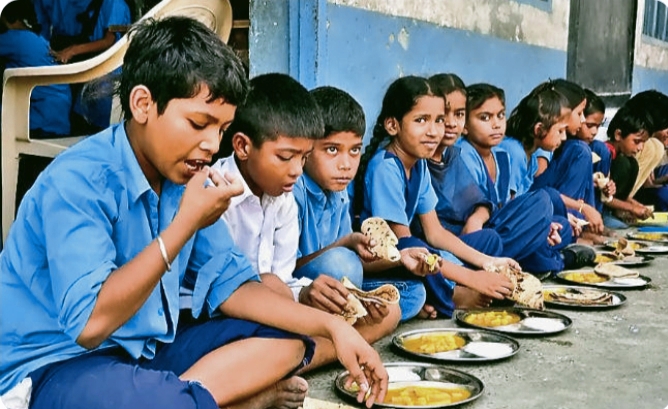 रायपुर, छत्तीसगढ़ सरकार द्वारा अनुसूचित जाति तथा जनजाति विकास विभाग अंतर्गत संचालित किये जाने वाले छात्रावासों में छात्र भोजन सहाय दर में वृद्धि की गई है। इस वृद्धि के अनुरूप योजना के संचालन के लिए वित्त विभाग ने 87 लाख रुपए स्वीकृत किये हैं।