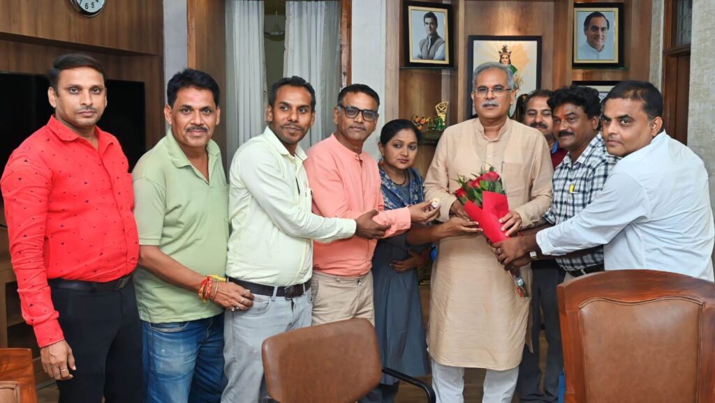 मुख्यमंत्री से रायपुर प्रेस क्लब के सदस्यों ने की सौजन्य मुलाकात