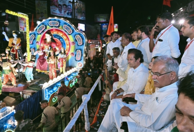 रायपुर : बरसों की झांकी परम्परा को नई पीढ़ी भी उत्साह से बढ़ा रही, यह सबसे अच्छी बात मुख्यमंत्री श्री बघेल