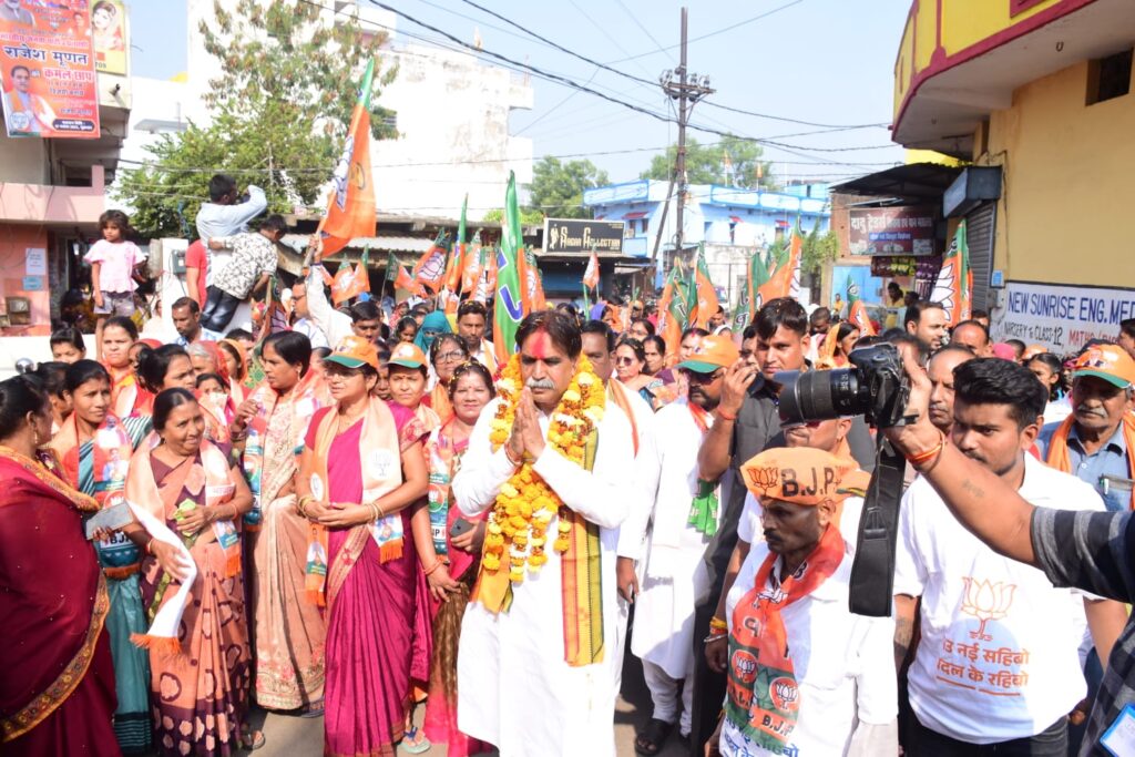 राज्य स्थापना दिवस का उल्लास, मूणत पहुंचे माता शोलापुरी के मंदिर, मांगा BJP की जीत का आशीर्वाद