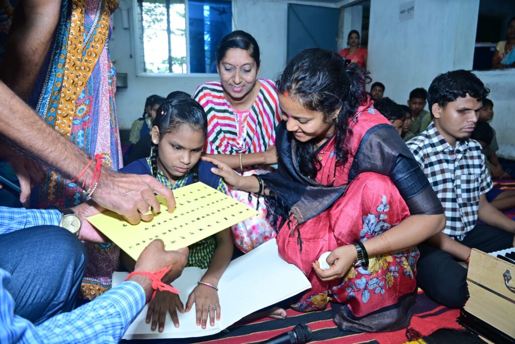 मंत्री लक्ष्मी राजवाड़े एक दिवसीय बागबाहरा प्रवास पर रही फॉर्चून नेत्रहीन विद्यालय का किया निरीक्षण