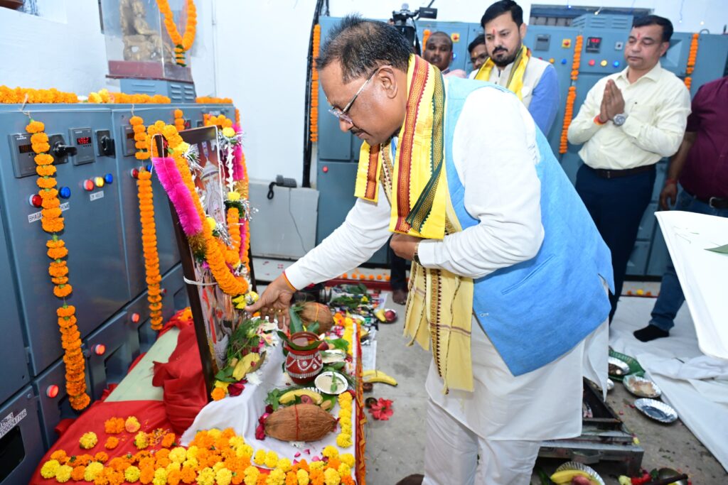 मुख्यमंत्री श्री विष्णु देव साय ने की भगवान विश्वकर्मा की पूजा-अर्चना