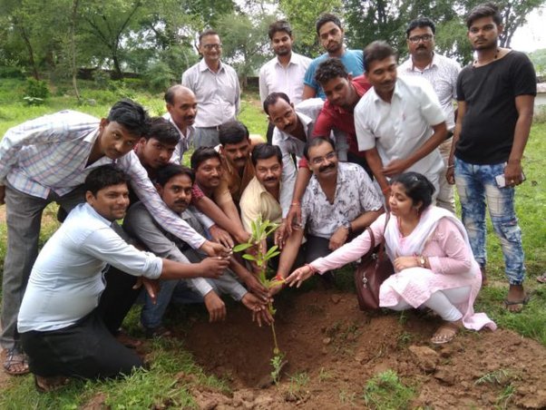 पारंपरिक महत्व के 200 पौधों के रोपण से सुशोभित हो रहा खैरागढ़ का कृष्ण कुंज