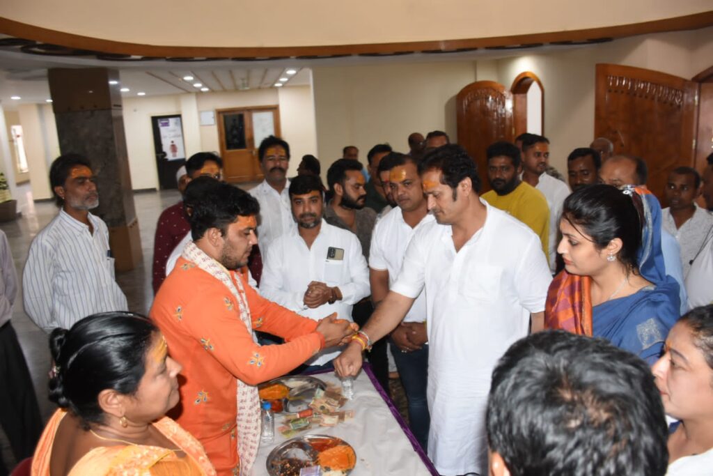 शिव महापुराण आयोजन की महत्वपूर्ण बैठक में विधायक विकास उपाध्याय सहपत्नी शामिल हुए