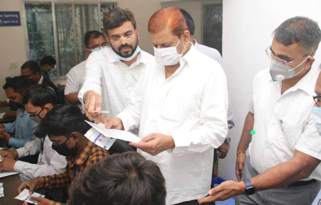 तुंहर सरकार तुंहर द्वार: घर बैठे ही लोगों को मिला लगभग 13 लाख स्मार्ट कार्ड आधारित पंजीयन प्रमाण-पत्र तथा ड्राइविंग लायसेंस