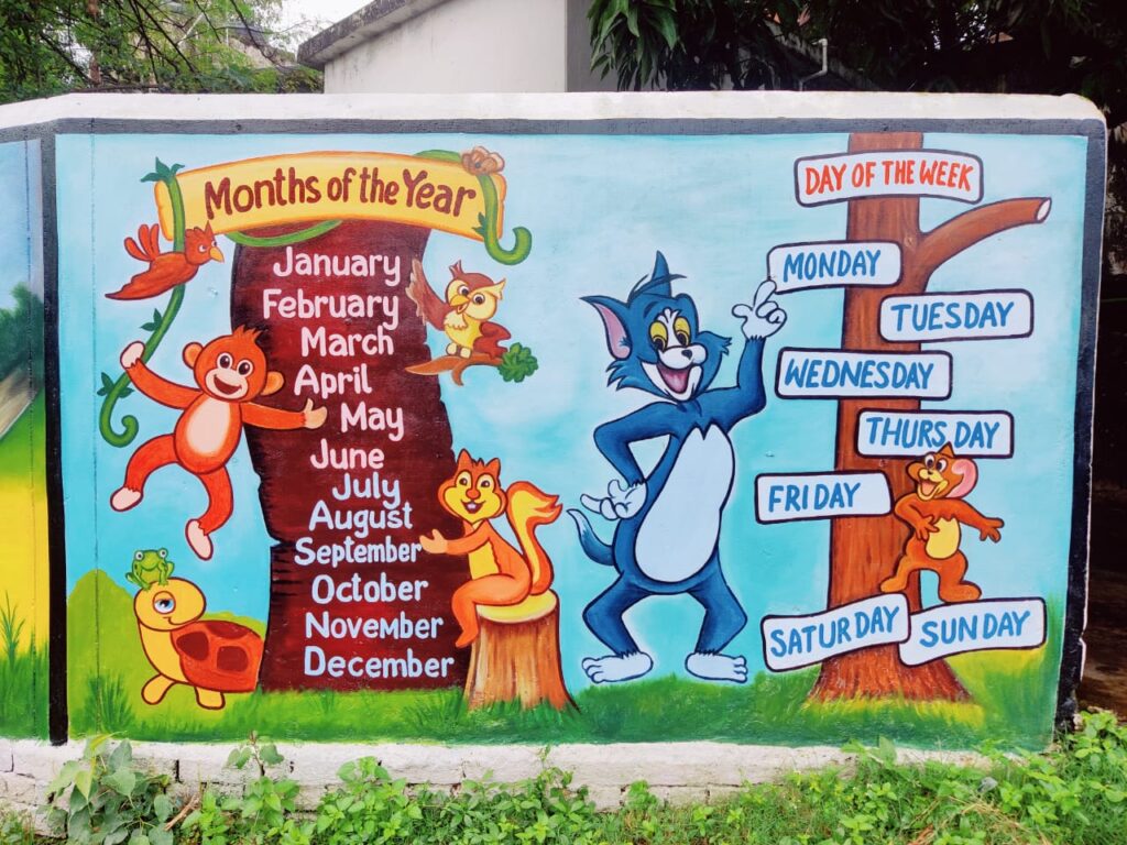 बस स्टॉप बना शिक्षा स्टॉप