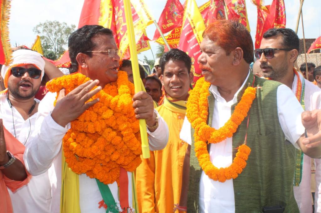 मोहन मरकाम की कोंडागांव से माँ दंतेश्वरी धाम दंतेवाड़ा तक धार्मिक पदयात्रा हुई प्रारम्भ’