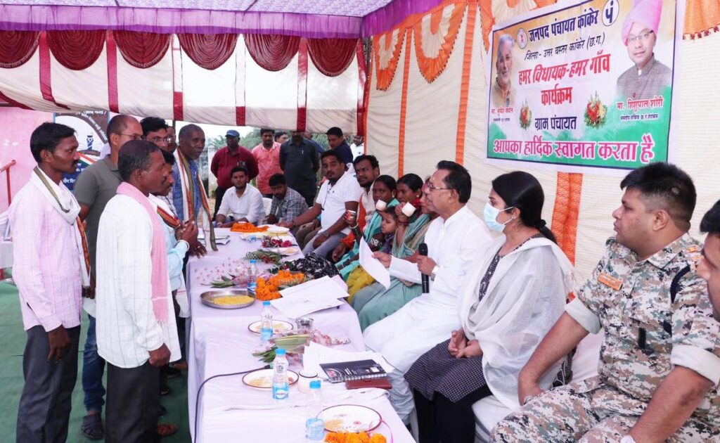 उत्तर बस्तर कांकेर : ग्रामीणों की समस्याओं से रूबरू हुए संसदीय सचिव एवं कलेक्टर, दिया निराकरण का भरोसा