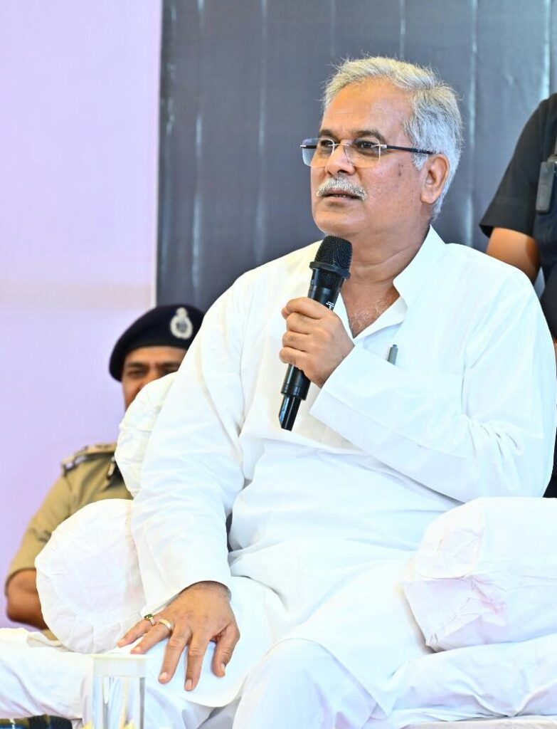 अधिग्रहित जमीन का नहीं मिला मुआवजा,मुख्यमंत्री ने कलेक्टर और एसडीएम को दिए निर्देश