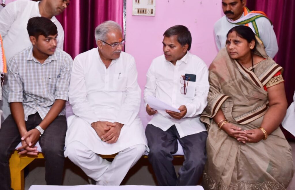 ब्रेकिंग,मुख्यमंत्री शहीद हुए सब इंस्पेक्टर दीपक भारद्वाज के गृह ग्राम पिहरीद पहुंचकर उन्हें विनम्र श्रद्धांजलि अर्पित की।