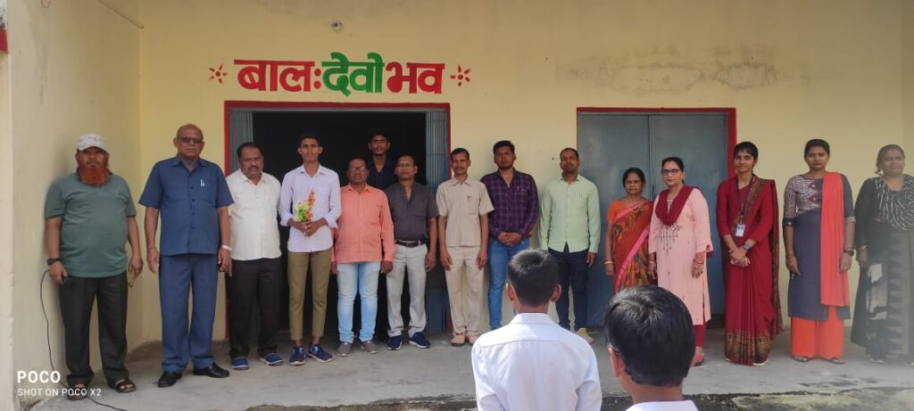 राज्य स्तरीय शालेय क्रीड़ा प्रतियोगिता के अंतर्गत अंडर 17 जूनियर वर्ग फुटबॉल  डोमानहिल से कक्षा ग्यारहवीं विज्ञान समूह के छात्र सैफीरजा अंसारी का चयन