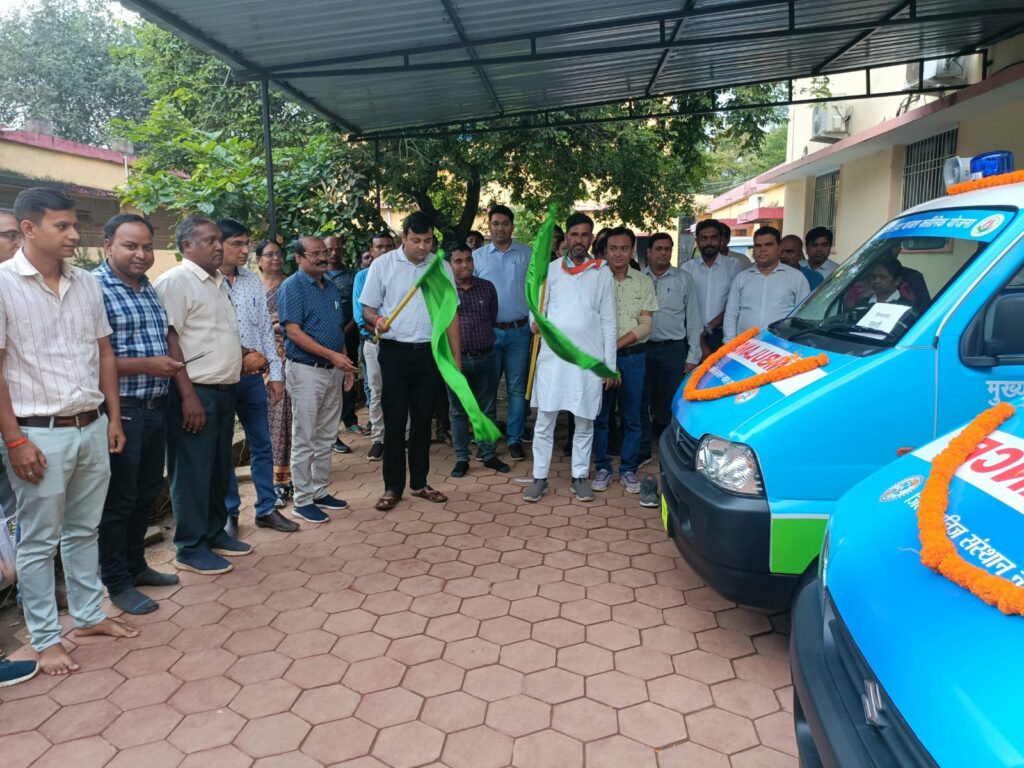 मुख्यमंत्री हाट बाजार क्लिनिक योजनांतर्गत जिलें में मॉडल क्लिनिक के बाद अब डेडीकेटेड वाहनों से होगा मरीजों का ईलाज