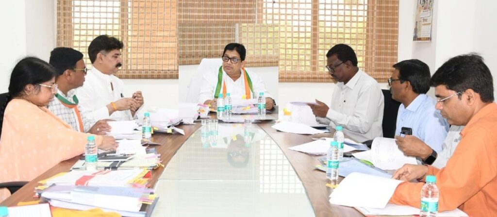 श्रम मंत्री डॉ. डहरिया की अध्यक्षता में ‘श्रम यशस्वी पुरस्कार’ हेतु चयन समिति की बैठक सम्पन्न