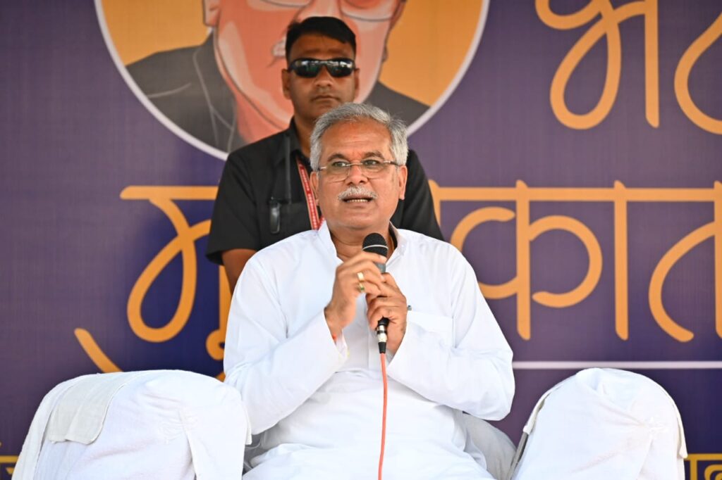 भेंट मुलाकात: ग्राम केरा,मुख्यमंत्री ने ग्रामीणों से योजनाओं का लिया फीडबैक