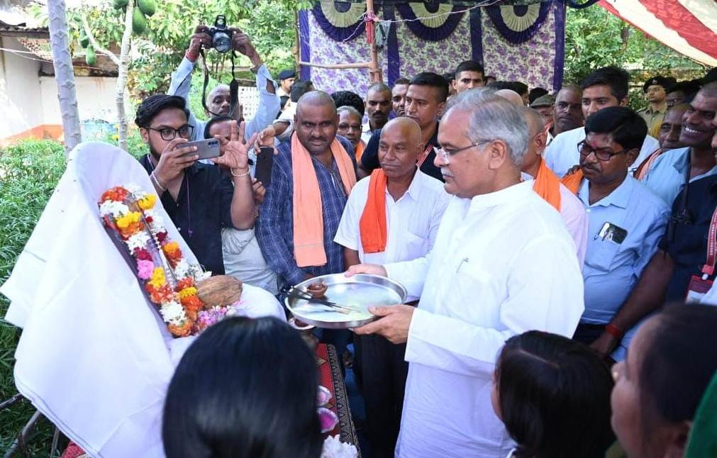 मुख्यमंत्री ने स्वर्गीय  महेश्वर गोस्वामी को अर्पित की श्रद्धांजलि