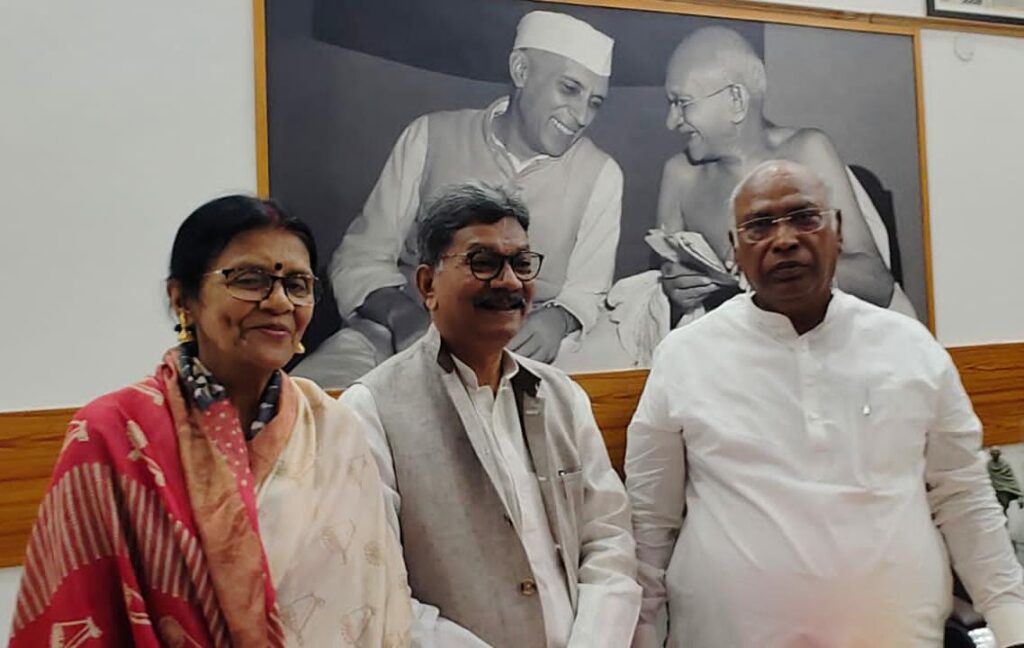 स्पीकर डॉ. महंत व कोरबा सांसद ने कांग्रेस अध्यक्ष खड़गे को दी बधाई