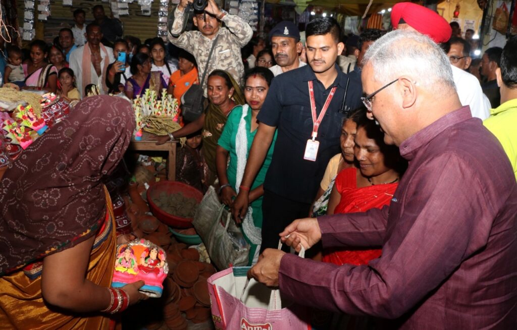 बाजार में है रौनक, मैंने भी अपने घर के लिए की दीपावली की खरीदी : मुख्यमंत्री भूपेश बघेल
