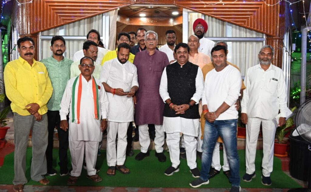 मुख्यमंत्री भूपेश बघेल से  रायपुर नगर निगम के पार्षदों ने की सौजन्य मुलाकात।