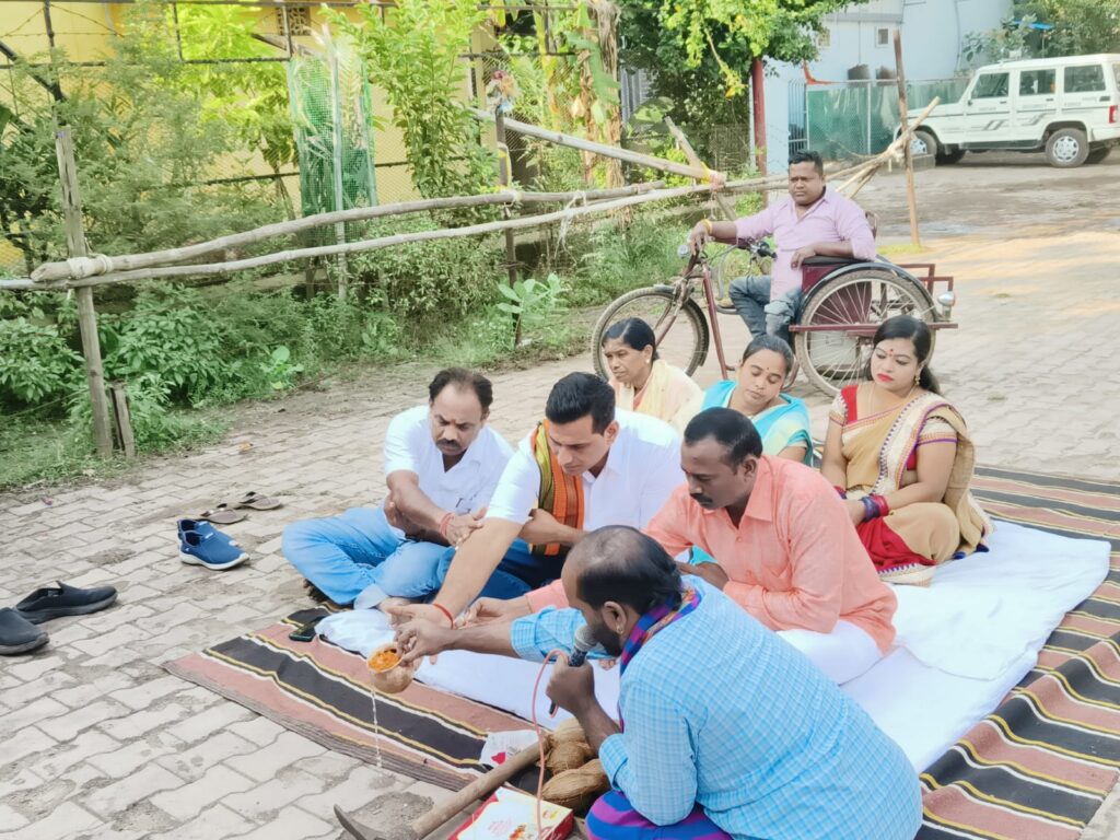 भाई दूज में विधायक भाई को बहनों ने बांधी राखी, खीर भी खिलाया  विधायक भाई ने दी डोम शेड की सौगात,भूमिपूजन भी किया गया