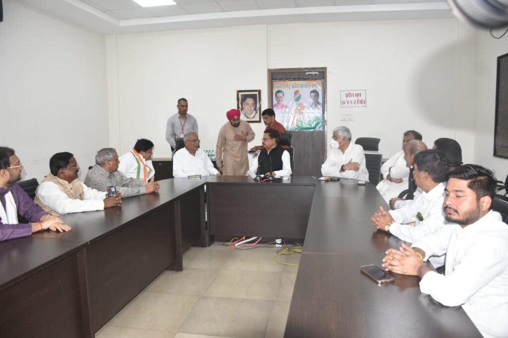 प्रदेश कांग्रेस कमेटी की पोलिटिकल अफेयर कमेटी की बैठक संपन्न, पूर्व अध्यक्ष सोनिया गांधी के प्रति कृतज्ञता का प्रस्ताव पारित