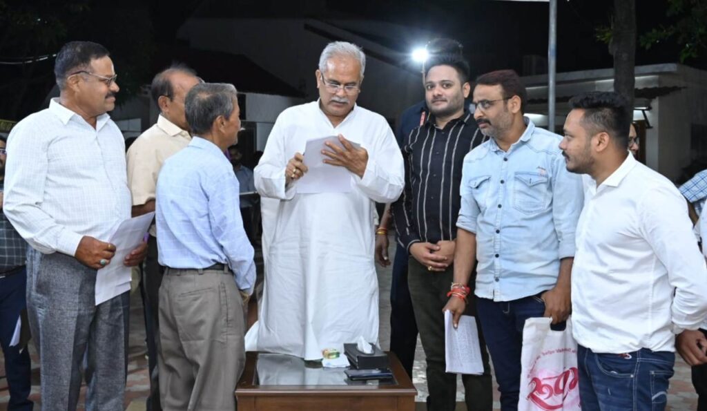 मुख्यमंत्री ने प्रशांत की स्पाइनल सर्जरी के लिए दी साढ़े तीन लाख रुपये की आर्थिक सहायता