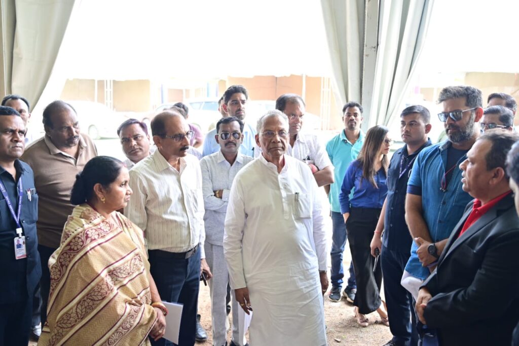 गृह, लोक निर्माण एवं पर्यटन मंत्री ताम्रध्वज साहू ने राज्योत्सव स्थल का दौरा कर तैयारियों का लिया जायजा