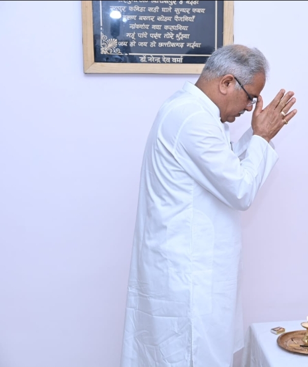 मुख्यमंत्री ने ठाकुर प्यारेलाल सिंह की पुण्यतिथि पर उन्हें किया नमन