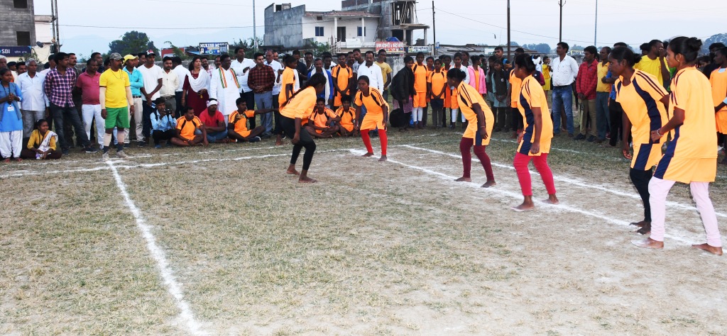 बलरामपुर : पारम्पिक खेलों के साथ खण्ड स्तरीय छत्तीसगढ़िया ओलम्पिक प्रारंभ