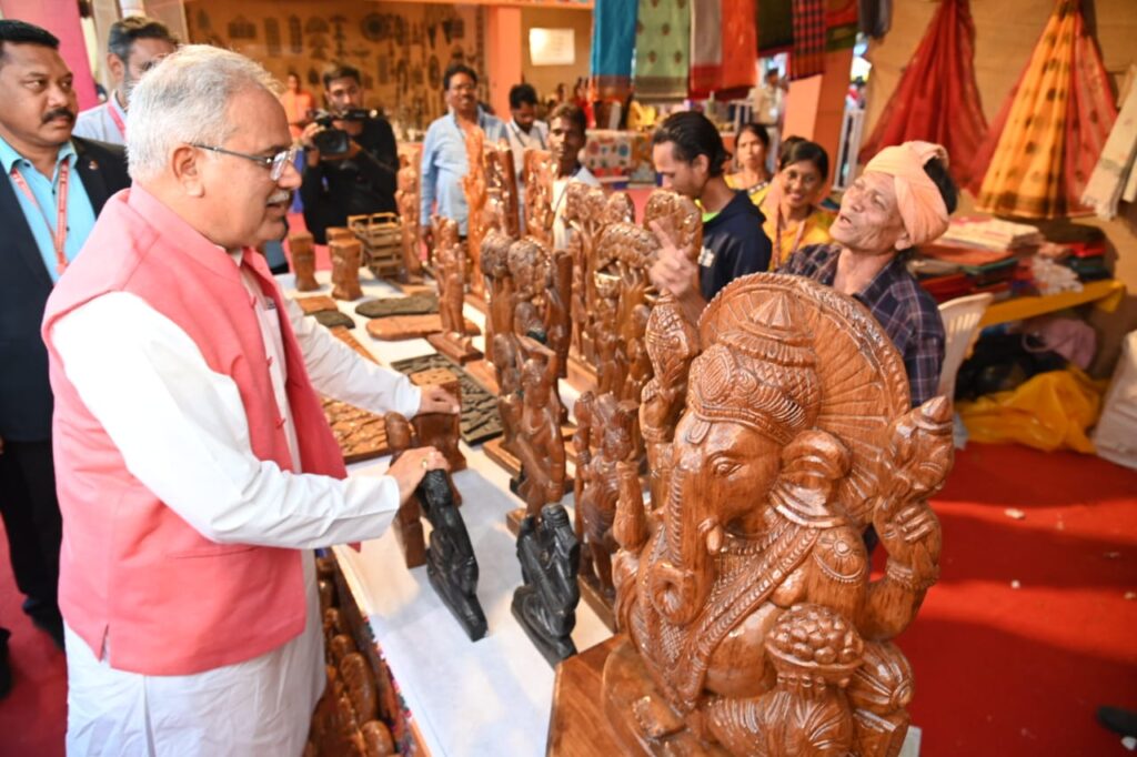 शिल्पग्राम में दिख रही छत्तीसगढ़ की कला-संस्कृति की झलक