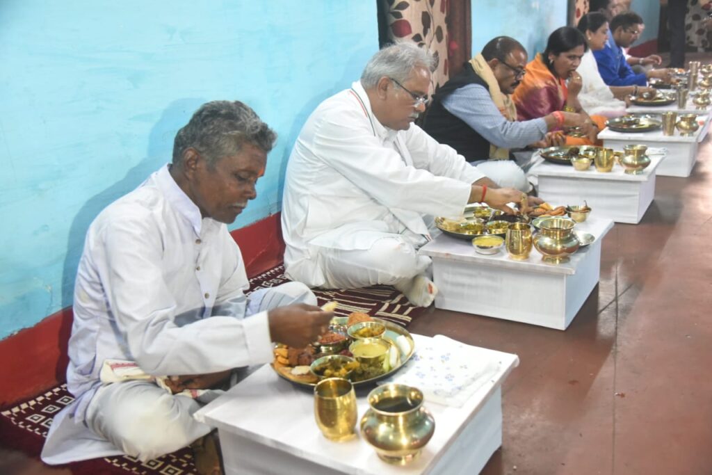 मुख्यमंत्री ने चौसेला, गुलगुला भजिया के साथ लाखड़ी भाजी और मुनगा का लिया आनंद