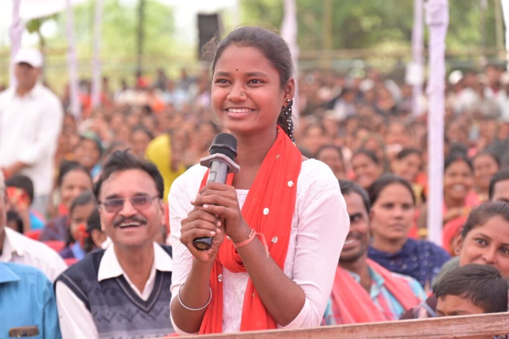 भेंट-मुलाकात में डोंगरगढ़ विधानसभा के घुमका गांव पहुंचे मुख्यमंत्री: लगाई सौगातों की झड़ी