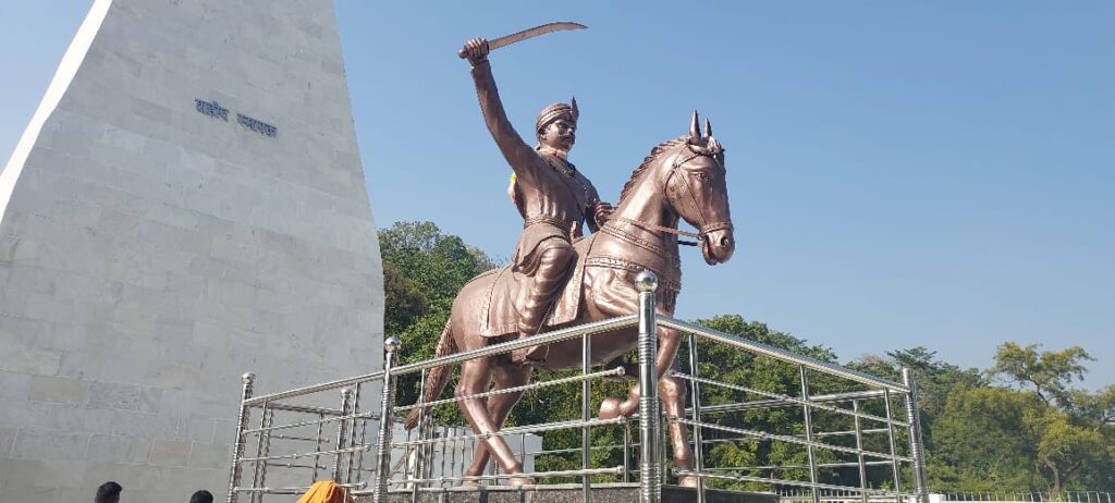 शहीद वीर नारायण सिंह शहादत दिवस समारोह की तैयारी का जायजा लेने कलेक्टर पहुँचे सोनाखान