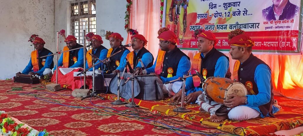 जिला स्तरीय रामायण मंडली प्रतियोगिता में लोक सिंगार मानस परिवार मंडली अमाकोना ने मारी बाजी