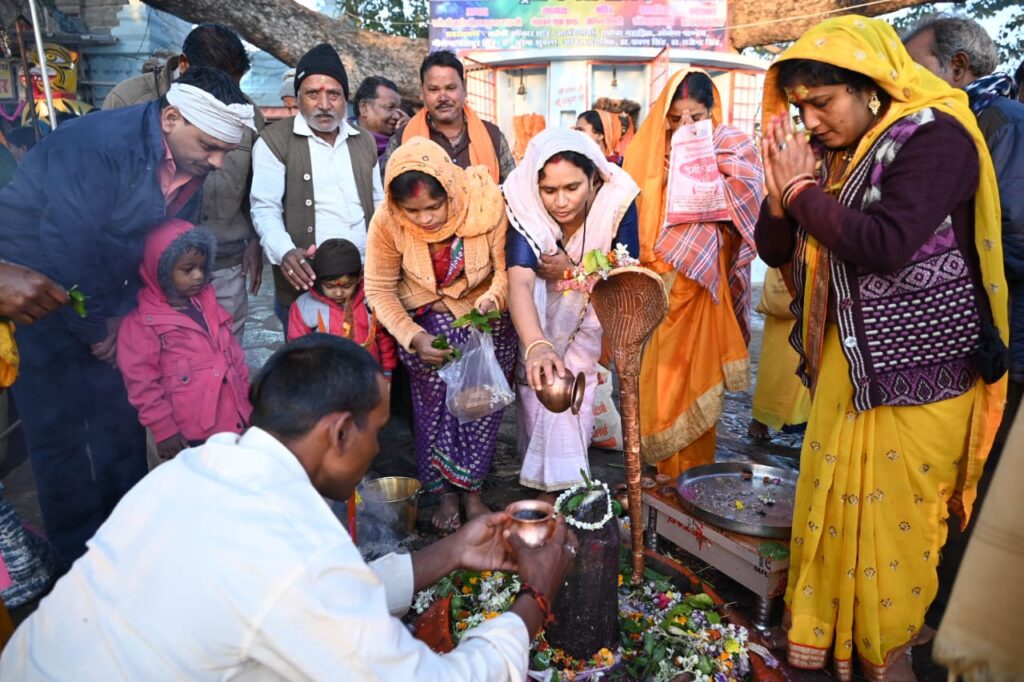 राजिम माघी पुन्नी मेला का शुभारंभ : माघ पूर्णिमा पर श्रद्धालुओं ने लगाई त्रिवेणी संगम में डुबकी