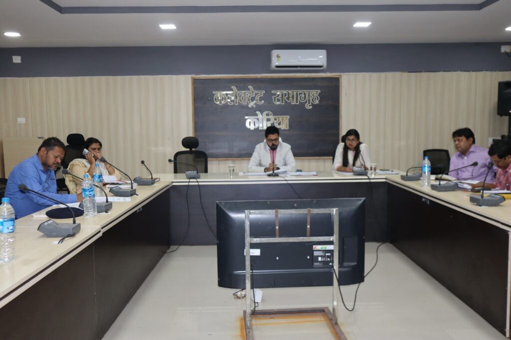 कलेक्टर ने साप्ताहिक समय सीमा की बैठक में की शासकीय योजनाओं के क्रियान्वयन की समीक्षा
