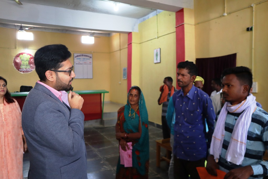 कलेक्टर ने किया नवीन तहसील कार्यालय पोड़ी-बचरा का निरीक्षण