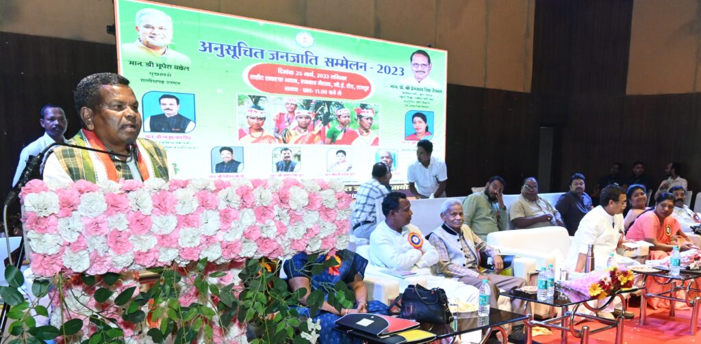 आदिवासी समाज हित और पेसा कानून को मजबूत बनाने का कार्य करें : मंत्री  कवासी लखमा