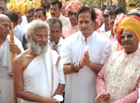 विधायक विकास उपाध्याय ने जैन समाज द्वारा आयोजित भव्यातिभव्य दिक्षाकल्याण शोभायात्रा में शामिल हुए