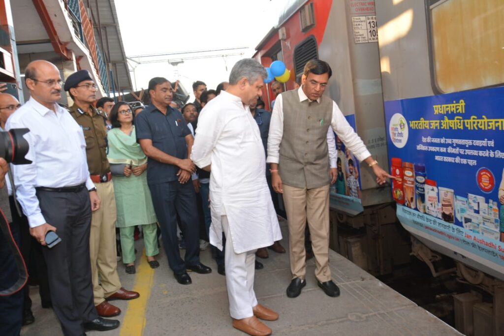 छत्तीसगढ़ संपर्क क्रांति एक्सप्रेस को जनऔषधि की ब्रांडिंग के लिए चुना गया