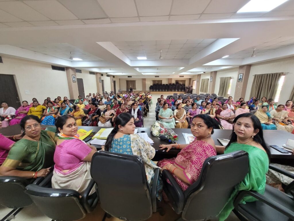 महंगाई को लेकर महिला कांग्रेस बीजेपी सांसद के घर के सामने थाली बजाएंगे