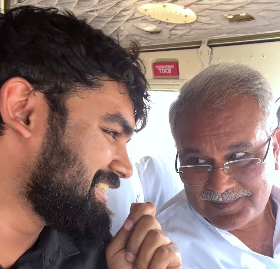 मुख्यमंत्री भूपेश बघेल के साथ छत्तीसगढ़ के लोकप्रिय रेडियो जॉकी RJ सिद्धांत की खास मुलाक़ात