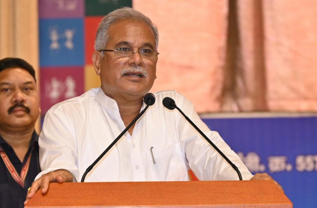 छत्तीसगढ़ में कलाकारों को उपलब्ध कराया जा रहा बेहतर मंच – मुख्यमंत्री बघेल