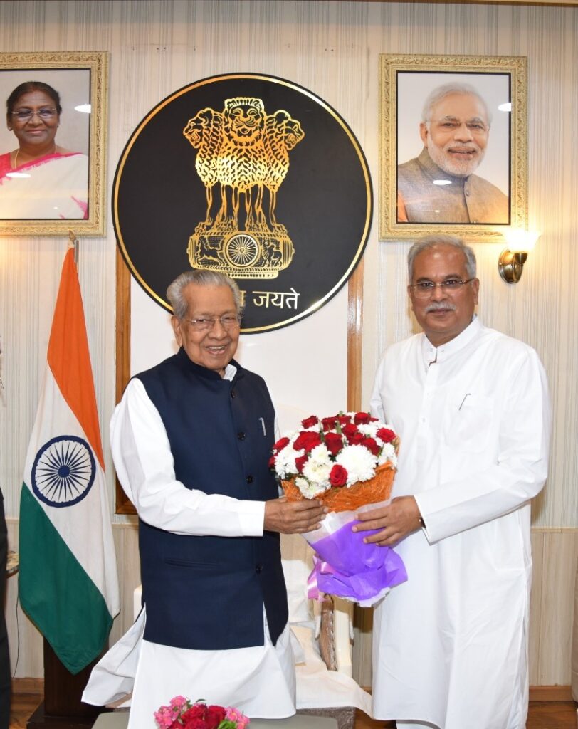 राज्यपाल श्री हरिचंदन से मुख्यमंत्री बघेल ने की सौजन्य भेंट