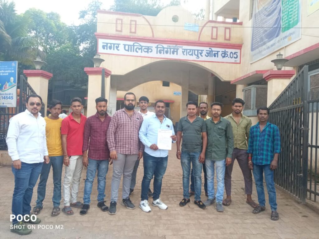 पं.सुन्दर लाल शर्मा वार्ड क्रं.42 के पार्षद प्रत्याशी संदीप तिवारी द्वारा वार्ड की समस्याओ के लेकर जोन आयुक्त को सौपा ज्ञापन